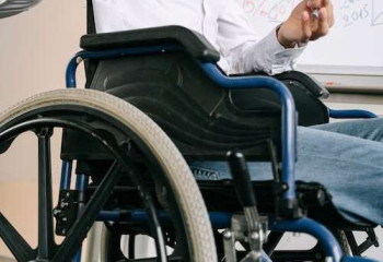 Люди с инвалидностью могут заказать соцуслуги через Интернет