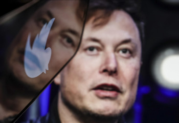 Elon Musk intends to complete Twitter takeover deal