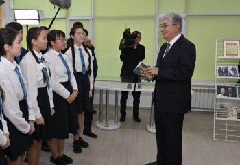 Мемлекет басшысы Абай атындағы гимназияға барды