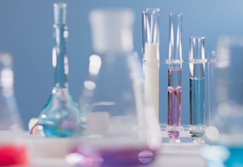 Нарколабораторию выявили полицейские в подвале дома в Атырау 