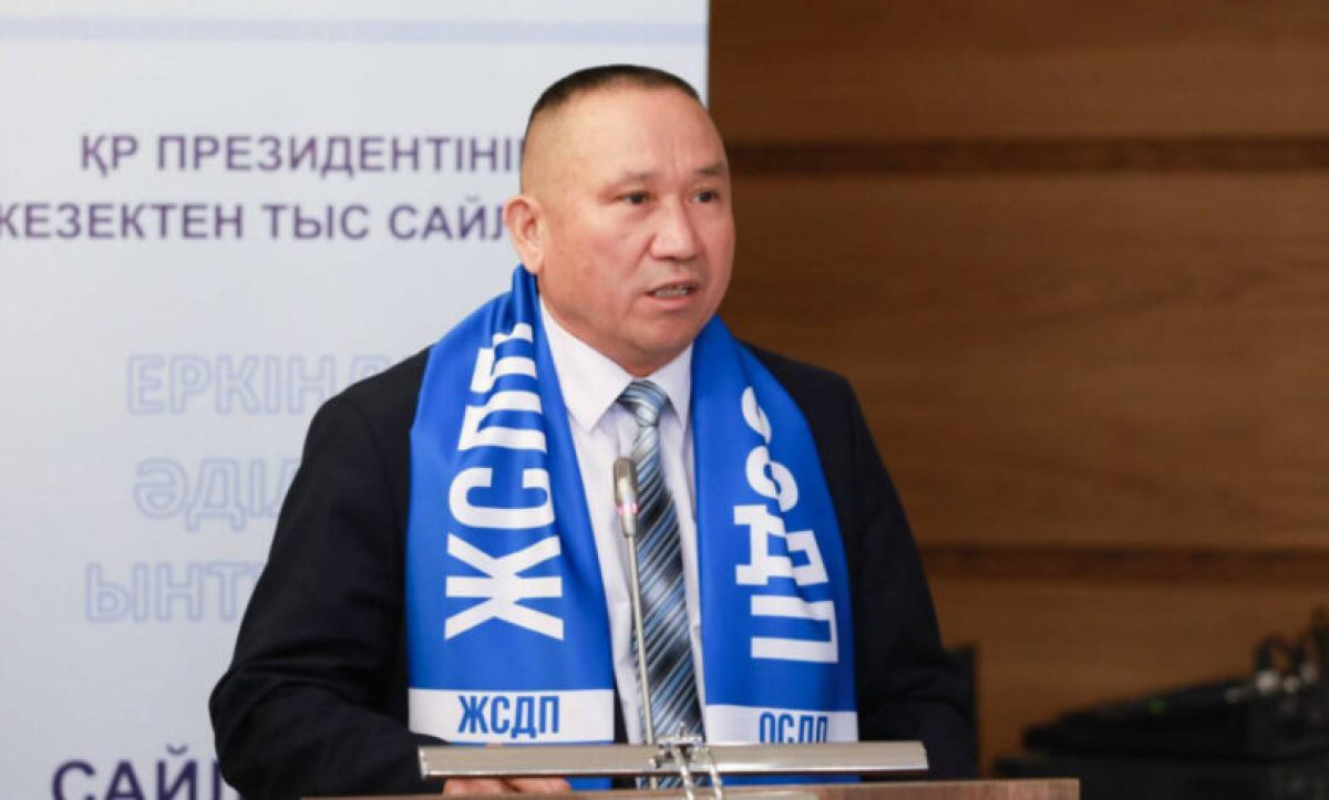 Президенттікке кандидат Нұрлан Әуесбаев ОСК-ге құжаттарын тапсырды
