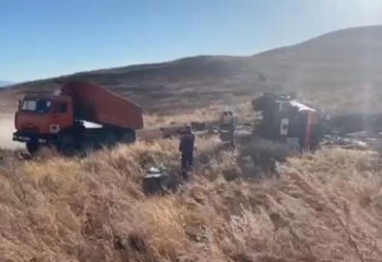 25 тонн серной кислоты разлилось на трассе в ВКО 