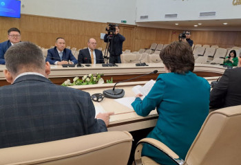 Кандидат от оппозиции сдал документы в ЦИК 