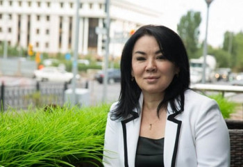 Президенттікке үміткер Салтанат Тұрсынбекова Орталық сайлау комиссиясында құжат тапсырды 