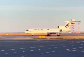 Үкімет басшысы Қырғызстан президенті Садыр Жапаровты күтіп алды