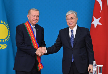 Касым-Жомарт Токаев наградил Реджепа Тайипа Эрдогана орденом «Достық» I степени