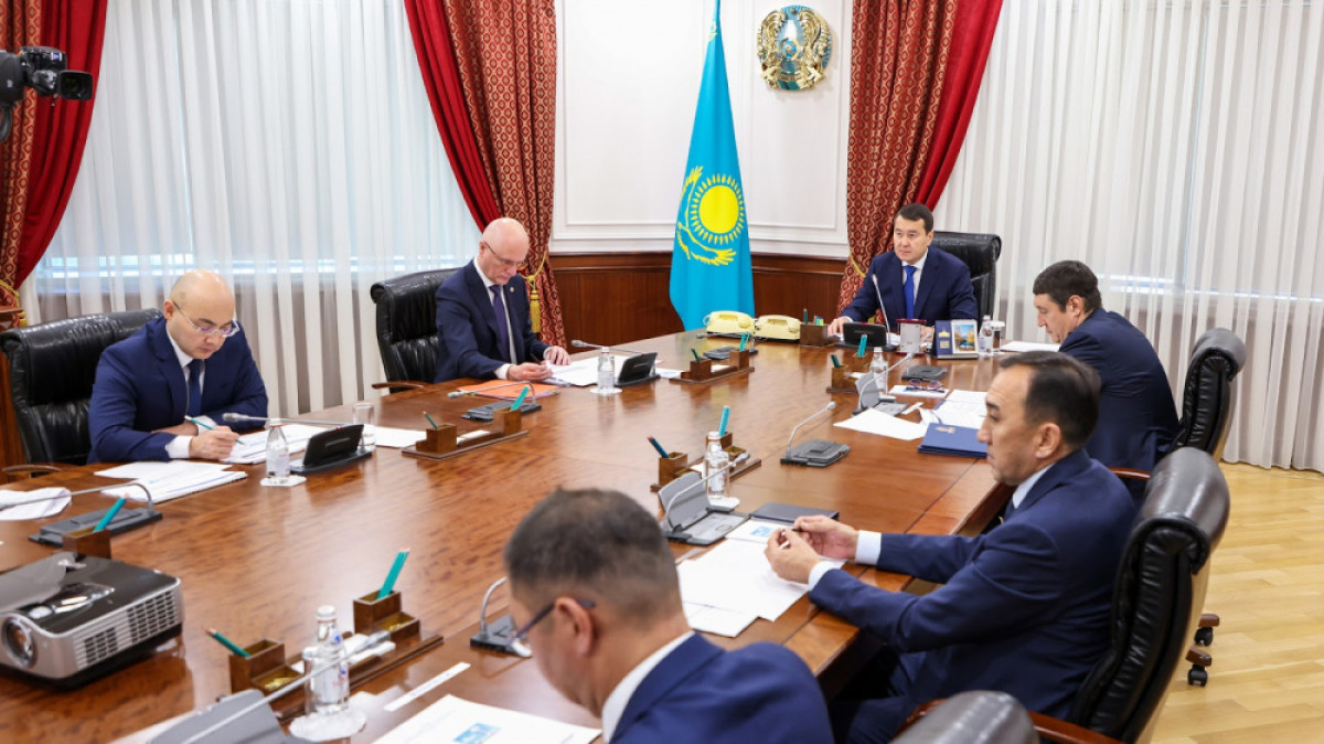 Kazakh PM holds meeting on development of gas industry in country