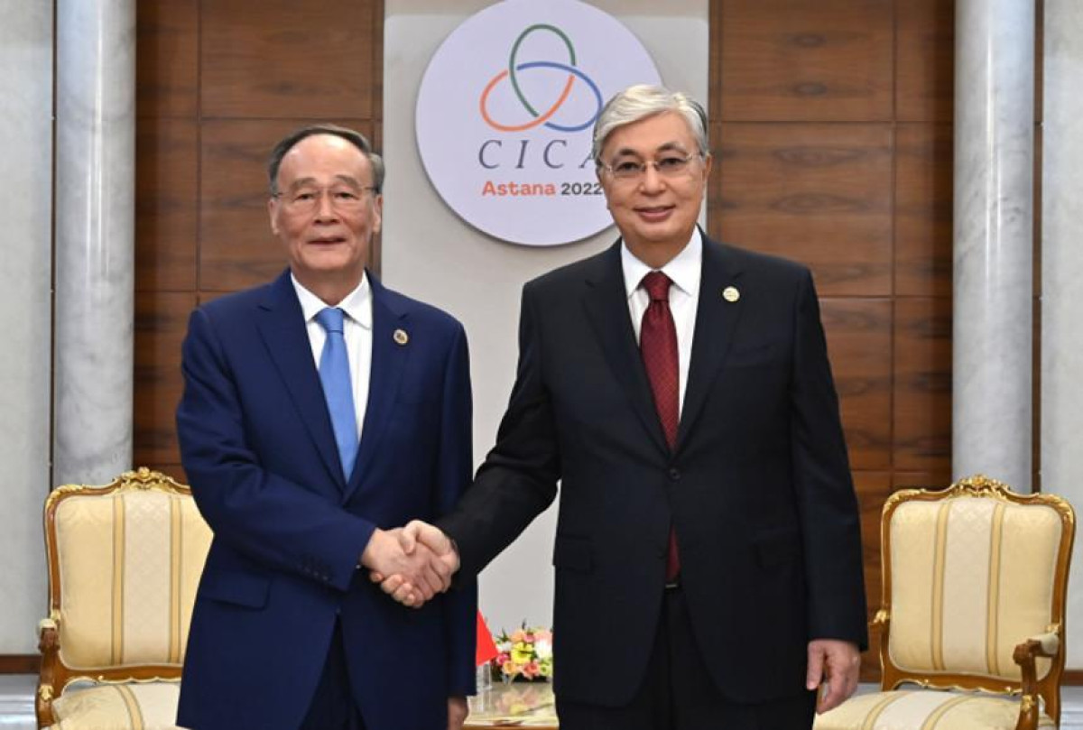 Tokayev holds meeting with Vice President of China 