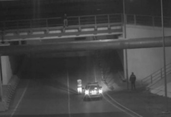 Полицейские спасли парня, пытавшегося спрыгнуть с моста в Семее