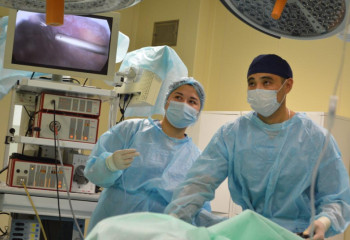 Астанада қатерсіз ісікпен ауыратын науқасқа сирек кездесетін ота жасалды