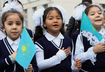 Павлодарда 50 мыңға жуық оқушы Әнұранды шырқайды