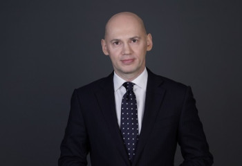 Токаев наградил грамотой СНГ Радика Батыршина