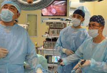 Столичные хирурги провели необычную операцию 10-летней девочке