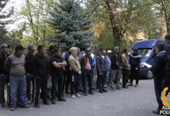 Алматыда заңсыз жүрген шетелдіктер елден шығарылды