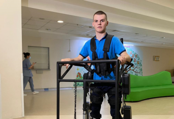 Второй ребенок получил экзоскелет от фонда «Қазақстан халқына»