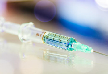 Фейк: «Вакцина АКДС повышает риск смерти детей в 10 раз»