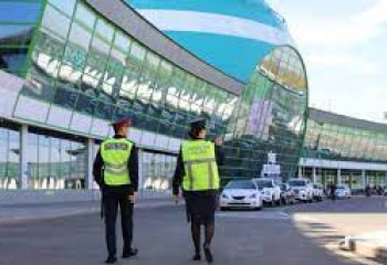 Двух казахстанок сняли с рейса из-за курения в самолете