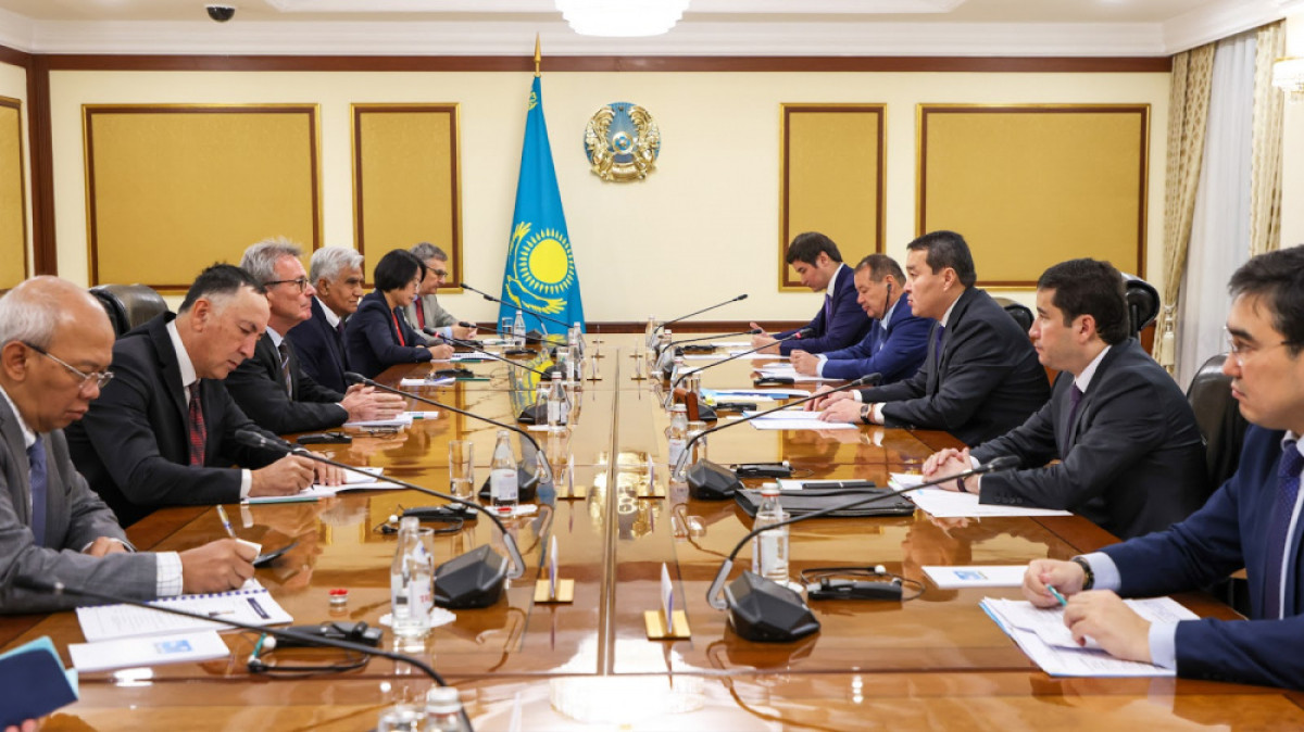 Kazakh PM discusses new partnership strategy 2023-2027 with Asian Development Bank Board of Directors member