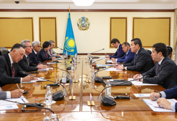 Kazakh PM discusses new partnership strategy 2023-2027 with Asian Development Bank Board of Directors member