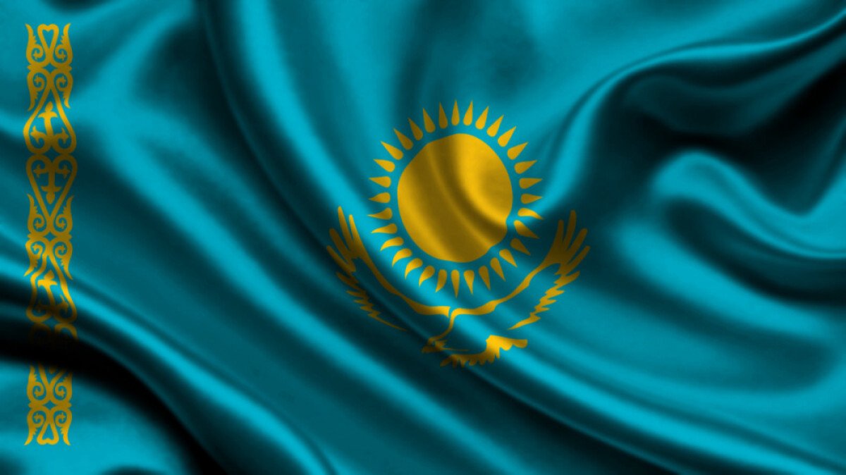 Tokayev supports  challenge with Kazakh flag
