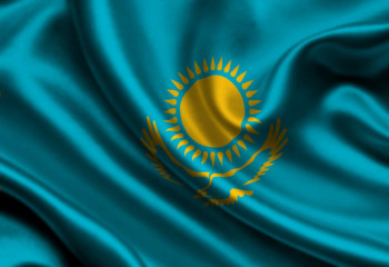 Tokayev supports  challenge with Kazakh flag