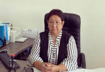 Глава государства наградил медалью «Ерен еңбегі үшін» директора сельской школы Алматинской области