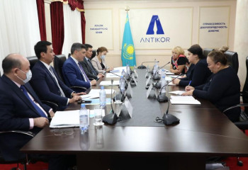 Антикор адам құқықтарын қорғау саласындағы халықаралық сарапшылармен кездесті