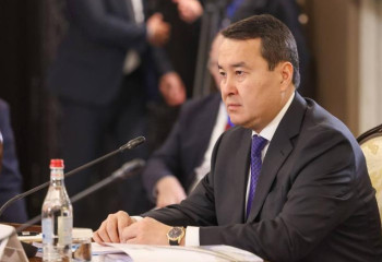 Әлихан Смайылов Ереванда Еуразиялық үкіметаралық кеңес отырысына қатысып жатыр