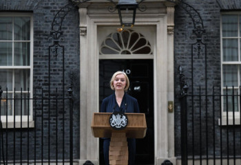 Лиз Трасс покидает пост премьер-министра Великобритании