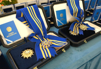 Токаев чествует казахстанцев госнаградами и премиями