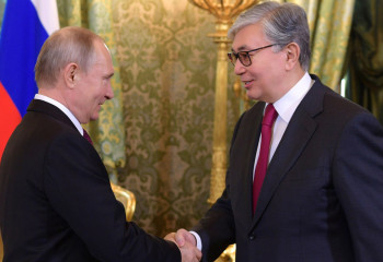 Токаев поздравил Путина с 30-летием со дня установления дипломатических отношений