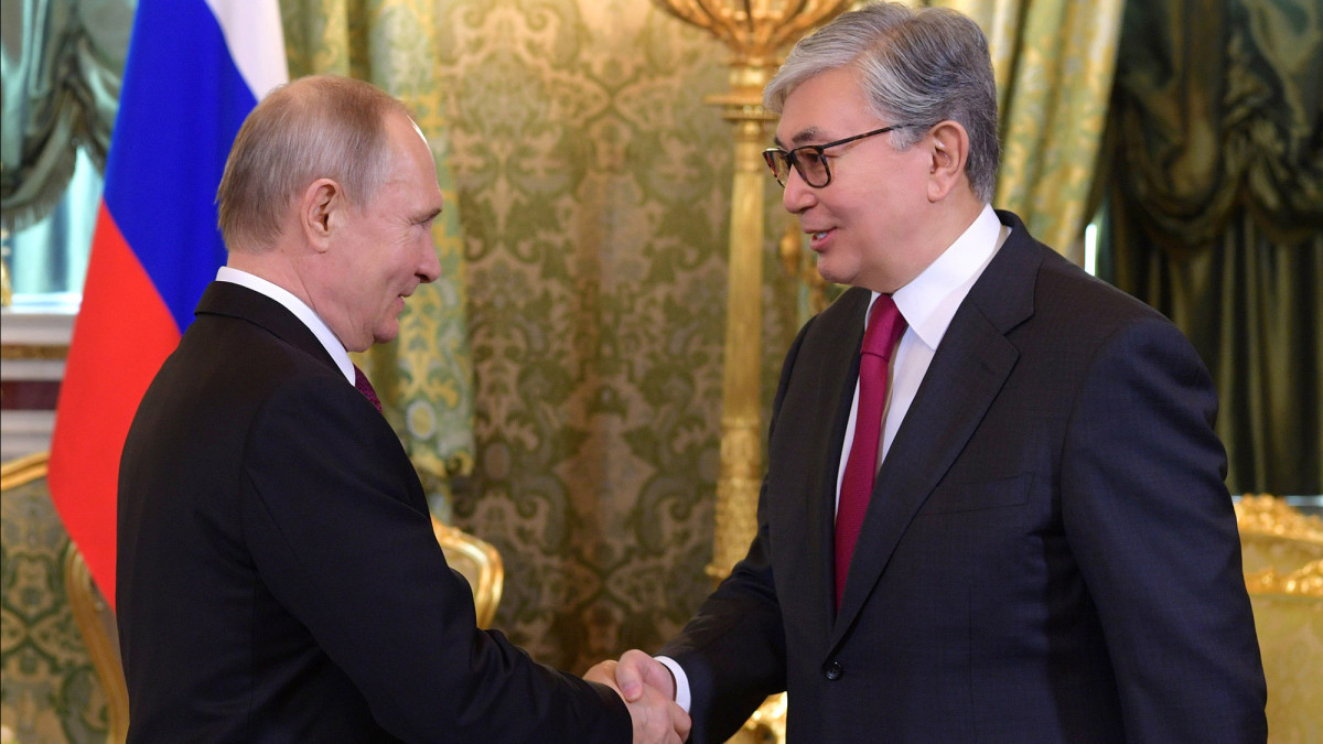 Tokayev congratulates  Putin on 30th anniversary of diplomatic relations
