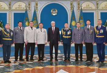 Президент присвоил высшие звания и чины военнослужащим и сотрудникам МВД