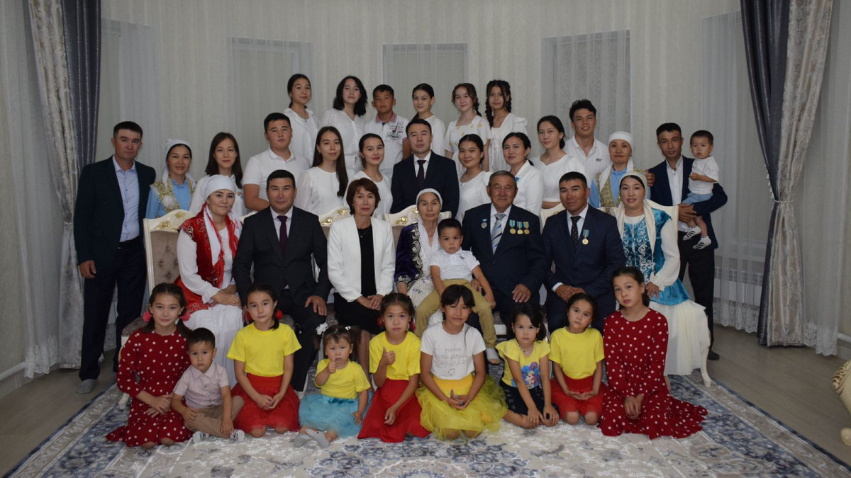  кейіпкердің жеке мұрағатынан 
