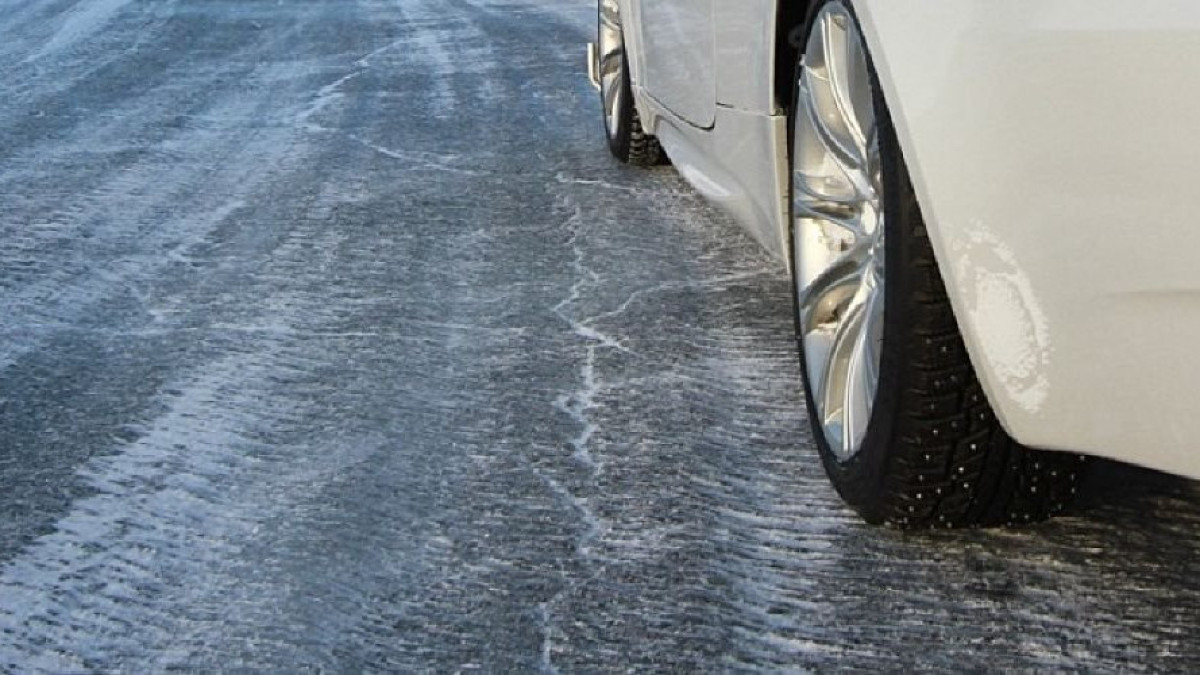 Снегопад в СКО и Акмолинской области: возобновлено движение на трассах