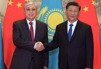 Токаев поздравил Си Цзиньпина с переизбранием на пост Генсека Компартии Китая