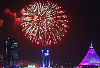 Астанада Республика күніне орай мерекелік отшашу болды