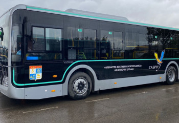 В пригороде Актау в честь Дня Республики вышли на линию новые автобусы с Wi-Fi и видеокамерами