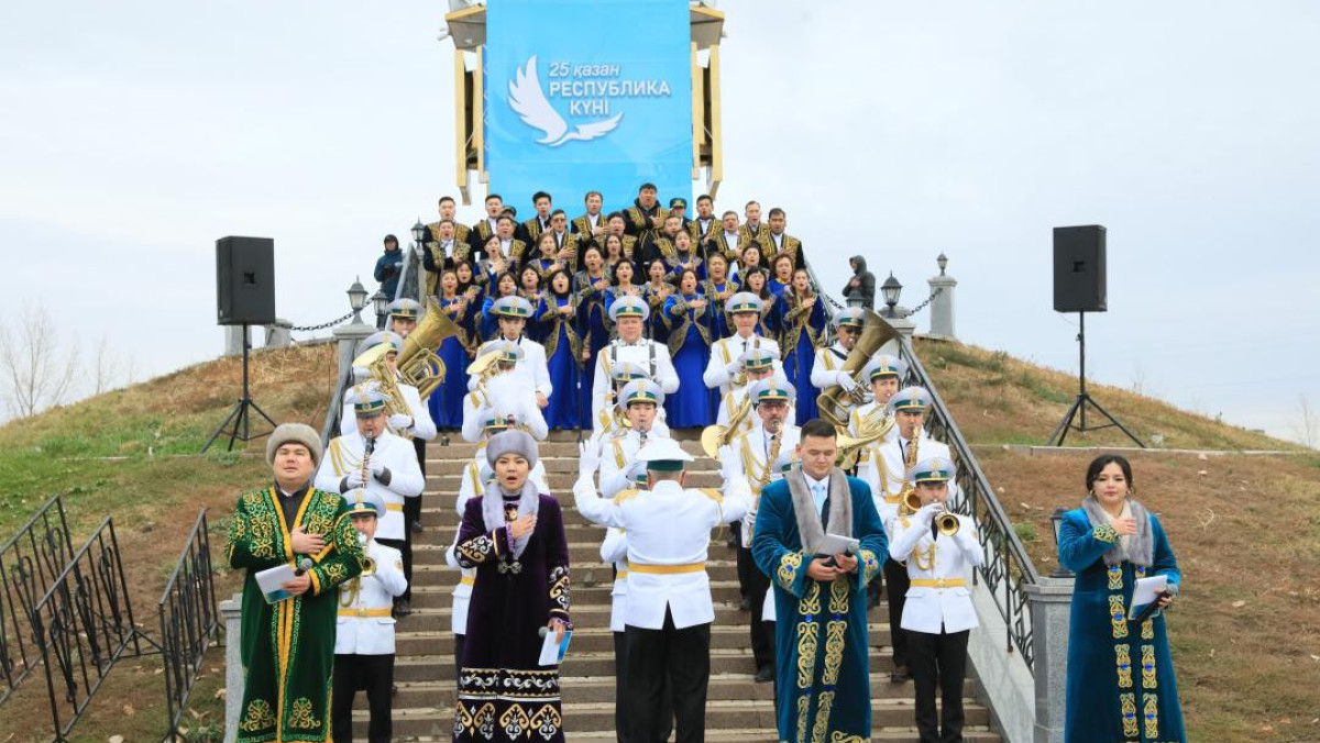 Гимн одновременно исполнили более 15 тысяч человек в Актюбинской области