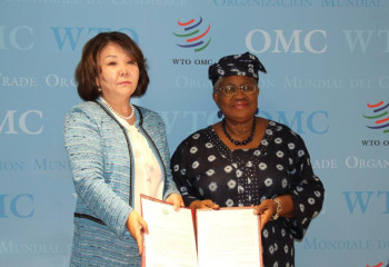 Kazakhstan's permanent representative to WTO presents credentials to Director-General of WTO