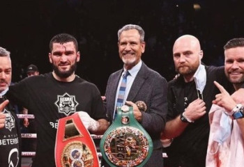 Канадский тренер Артура Бетербиева учит казахский язык