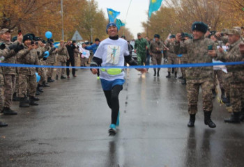 Казахстанский военнослужащий попал в Книгу рекордов