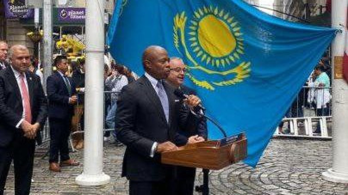 In New York, mayor raises Kazakh flag in honor of Republic Day
