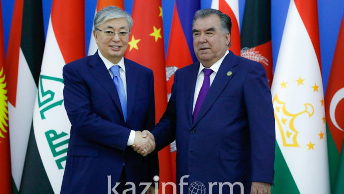Касым-Жомарт Токаев встретил Президента Таджикистана Эмомали Рахмона