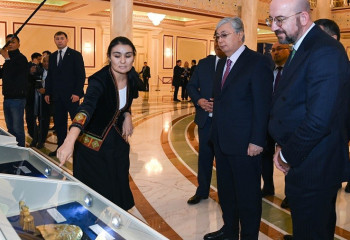 Токаев принял участие в официальной церемонии открытия Дней культуры Кыргызской Республики в Казахстане