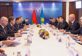 Смаилов провел встречу с Премьер-Министром Беларуси Романом Головченко