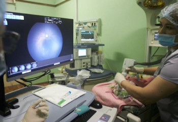 Новорожденным в Казахстане лечат зрение на новейшем оборудовании