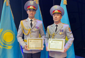 Глава МЧС поощрил бойцов спасших бабушку из пожара