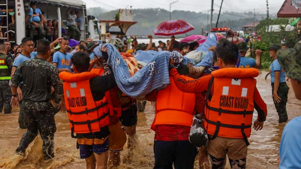 Филиппинде теңіз дауылы салдарынан 72 адам мерт болды