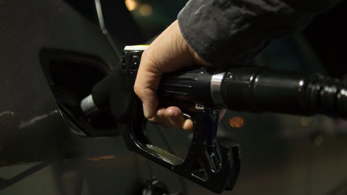Бензин подорожал в среднем на 4% за год в Казахстане